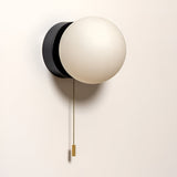 AuraGlow | Væglampe Minimalistisk – LED Glas Globe Trækledning