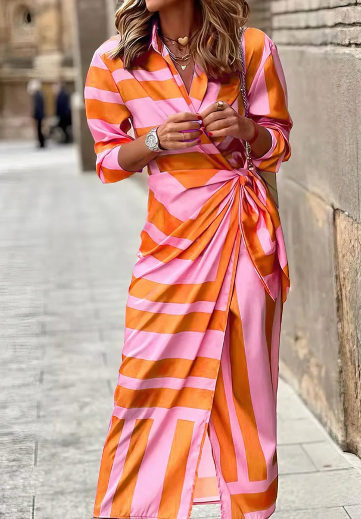 Selena™ | Elegant Omslagskjole med Striber